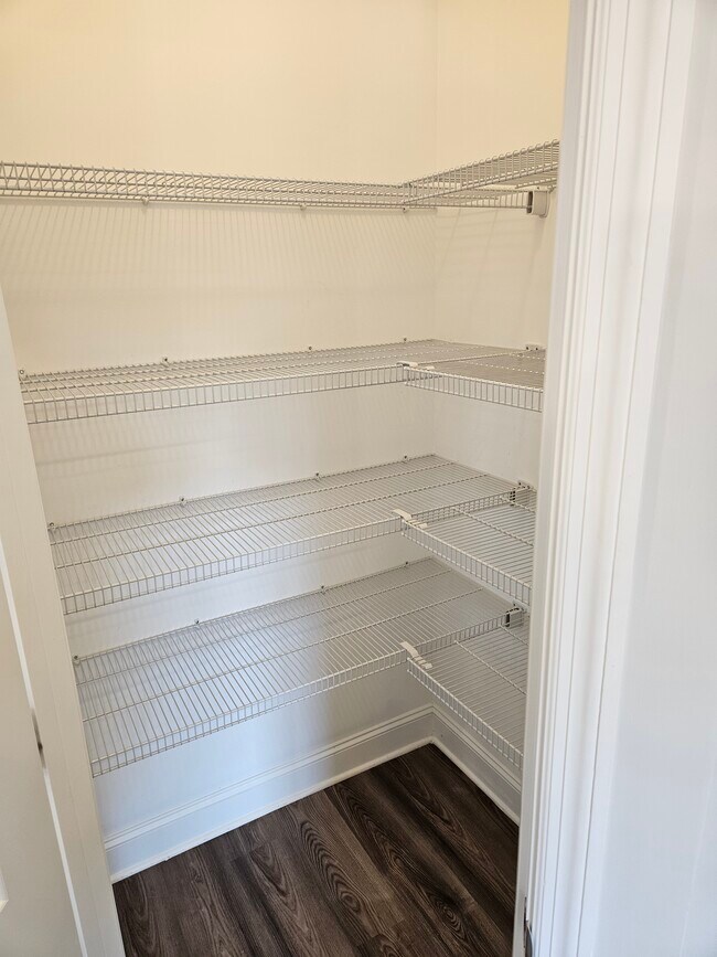 Building Photo - 212 Pine Is Ave