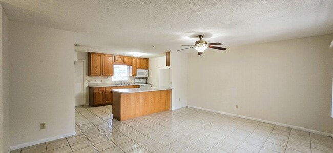 Building Photo - 1425 Thousand Roses Dr S