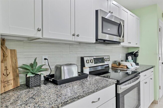Building Photo - 735 Birdsong Ln