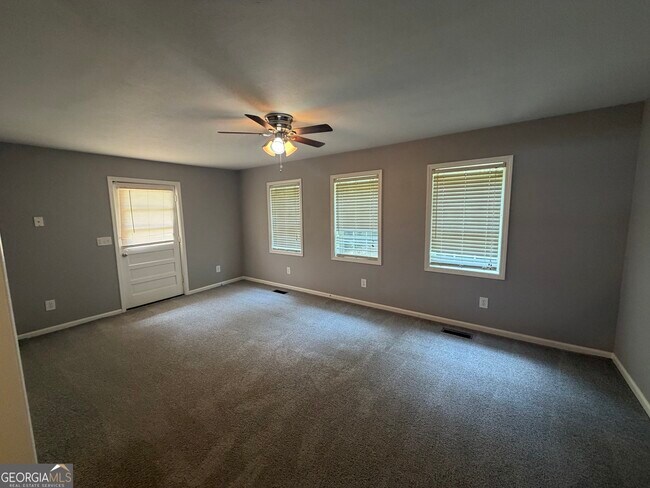 Building Photo - 125 S Meadowcliff Cir