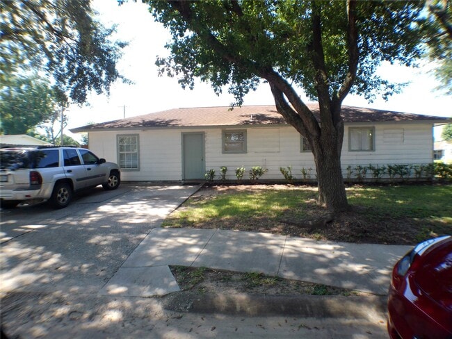 Building Photo - 1301 Glenmore Dr