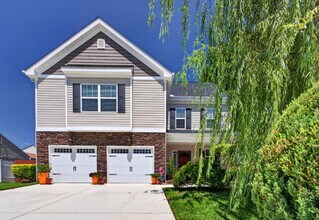 Building Photo - "Spacious 5-Bed featuring TWO PRIMARY SUITES with a beautiful backyard oasis in Norfolk!"