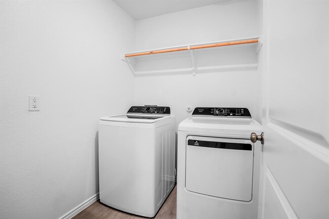 Building Photo - 113 Imola St