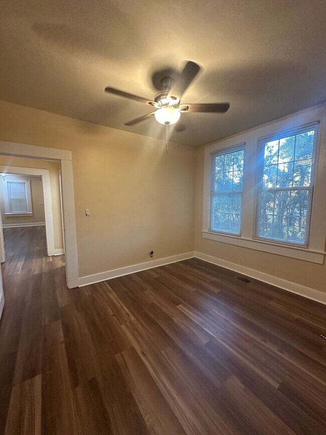 Building Photo - 322 Oakland Ave