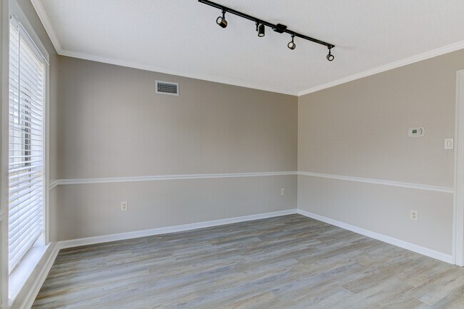 Building Photo - 7801 Autumn Creek Dr