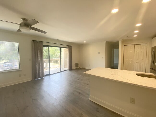 Building Photo - Renovated Two Bedroom Condo on Hilton Head...