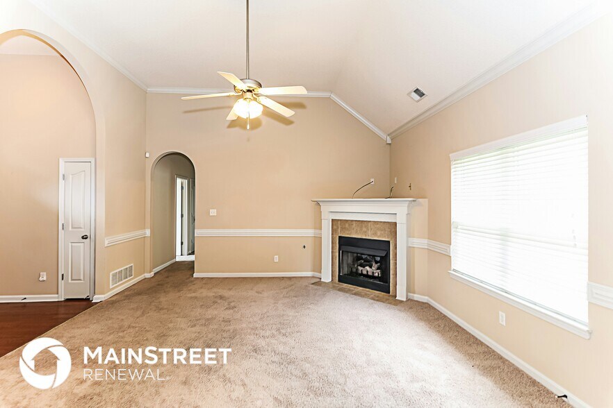 Building Photo - 2588 Pyramid Dr