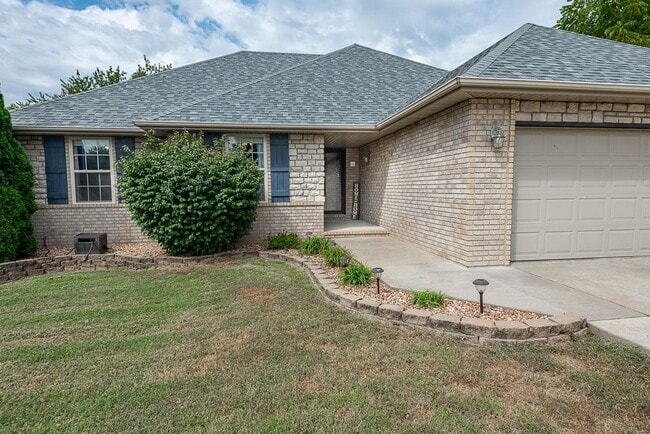 Building Photo - 4 Bedroom | 2 Bathroom | 2 Car Garage | Ba...
