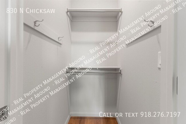 Building Photo - 830 N Chickasaw Ave