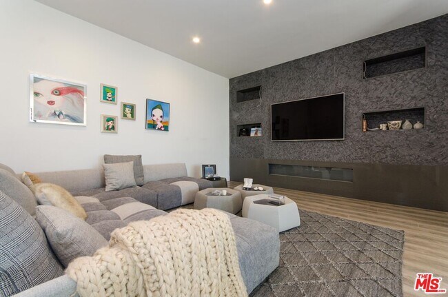 Building Photo - 510 Leslie Ln