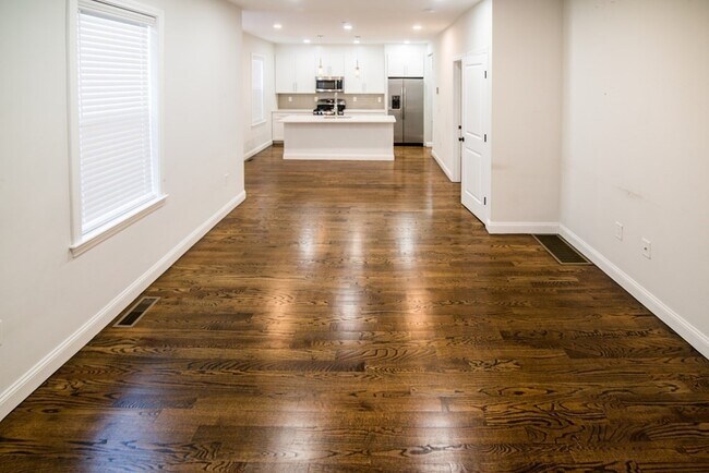 Building Photo - 757 Washington St