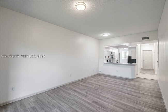Building Photo - 3220 N Haverhill Rd