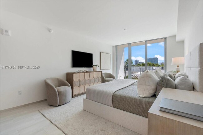 Building Photo - 10281 W Bay Harbor Dr