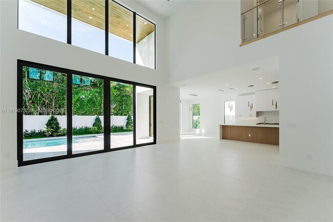 Building Photo - 464 NE 6th St