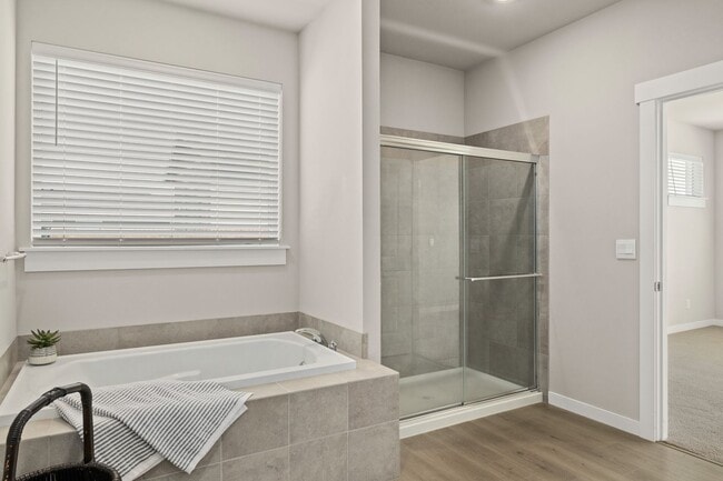 Building Photo - 4 Bedroom Home with Spacious Fully Fenced ...