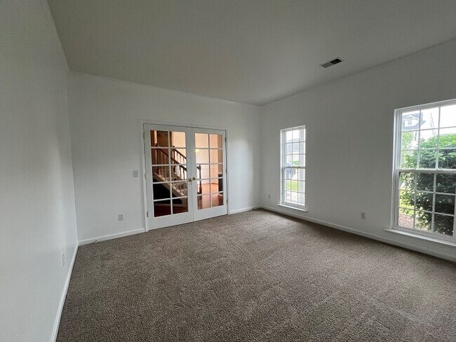 Building Photo - 570 Batty Way