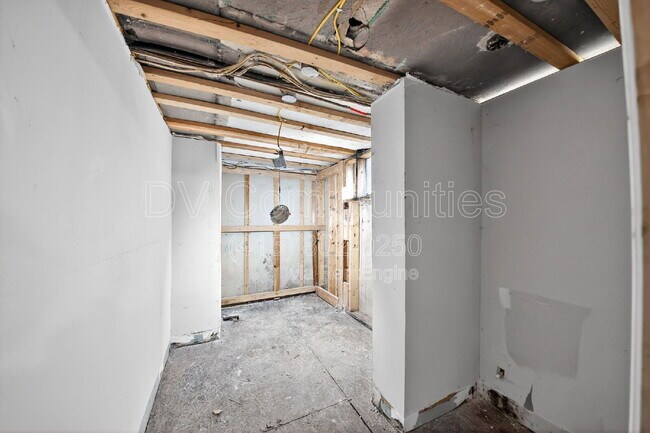 Building Photo - 1818 Lawn Ave