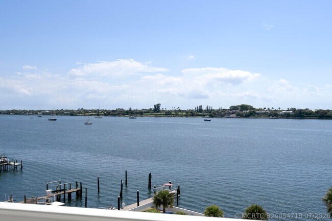 Building Photo - 2800 N Flagler Dr