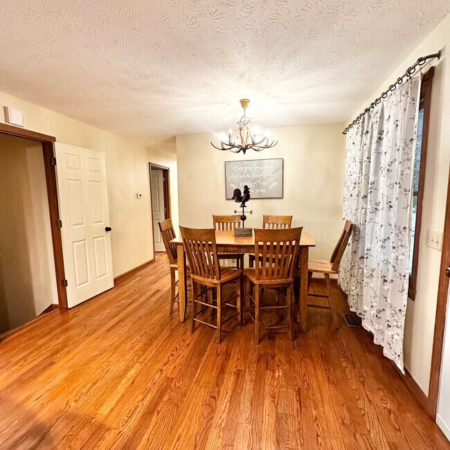 Building Photo - 300 Harris Dr