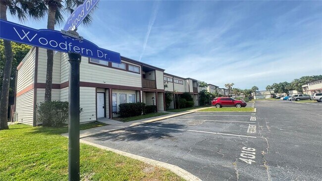 Building Photo - 4016 Woodfern Dr