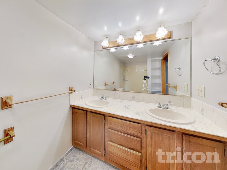 Building Photo - 8495 W 78th Cir