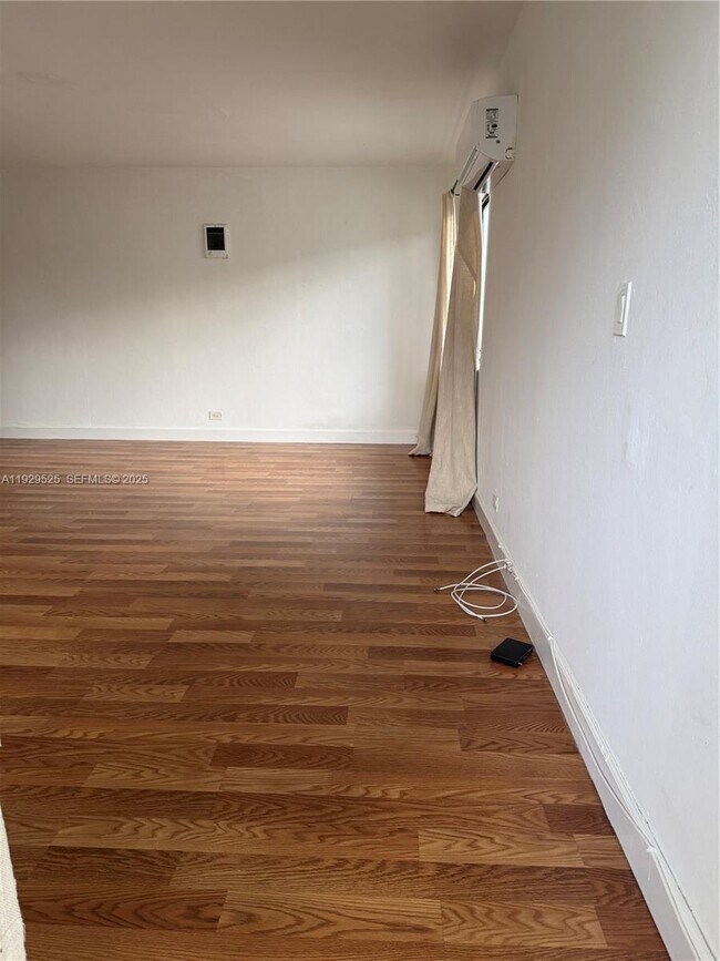 Building Photo - 2220 Calais Dr