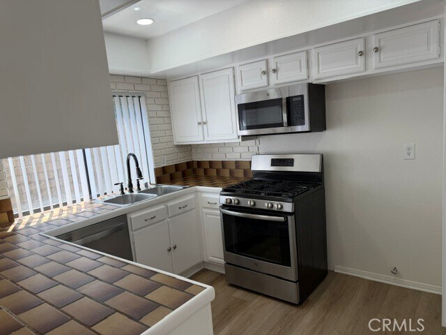 Building Photo - 2324 Raintree Dr