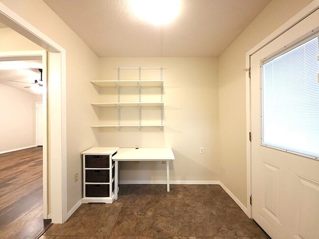 Building Photo - Welcome to this charming 3 bedroom, 2 bath...