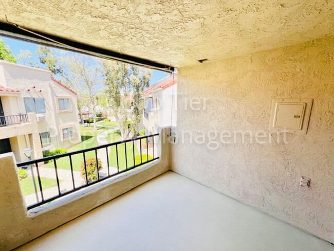 Building Photo - Beautifully remodeled 1BR, 1BA condo in th...