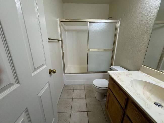 Building Photo - 2BR Condo w/Marina and Dock-Gated Waterfront Complex