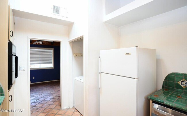 Building Photo - 3326 E Elida St