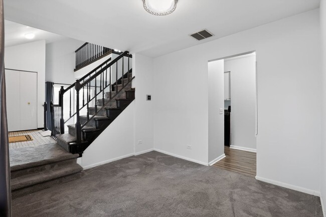 Building Photo - 1336 Queensgreen Cir