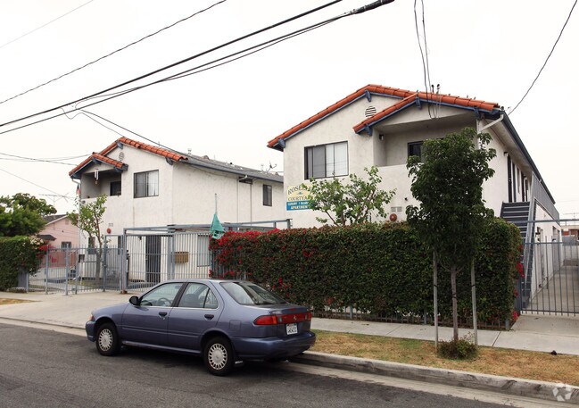 Building Photo - Roselle Courtyard