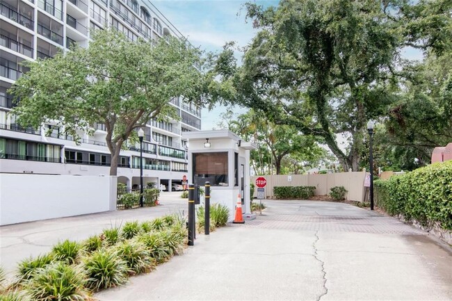 Building Photo - 3211 W Swann Ave