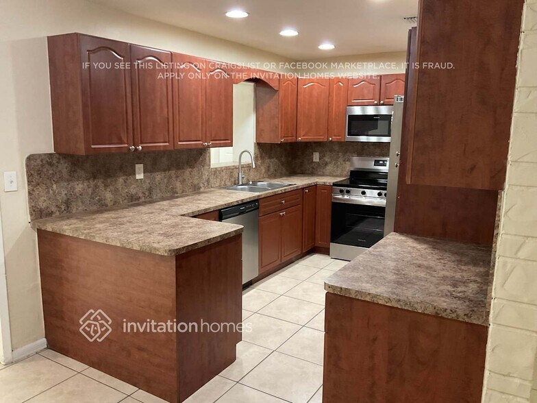 Building Photo - 6980 SW 30th St