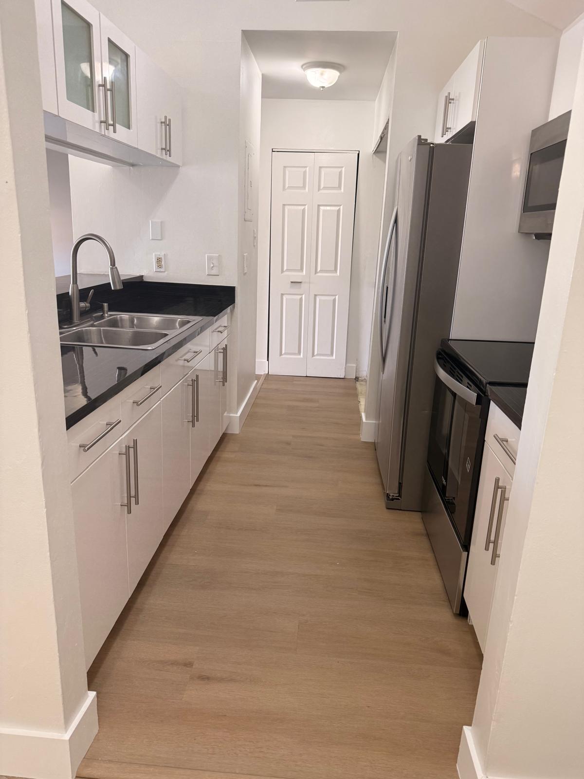 Building Photo - 10420 SW 158th Ct