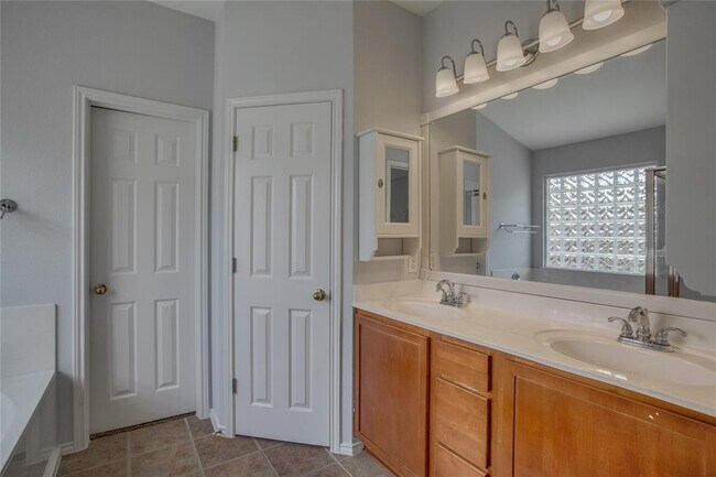 Building Photo - 16612 Brayton Park Dr