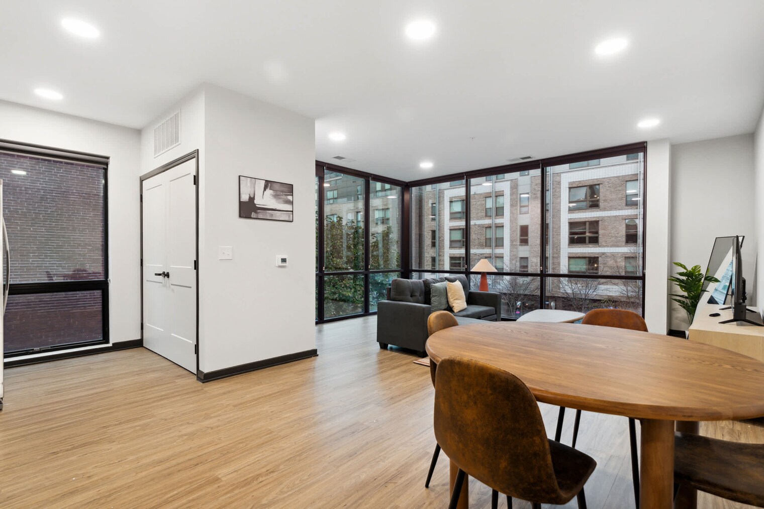 Building Photo - 423 E Michigan St