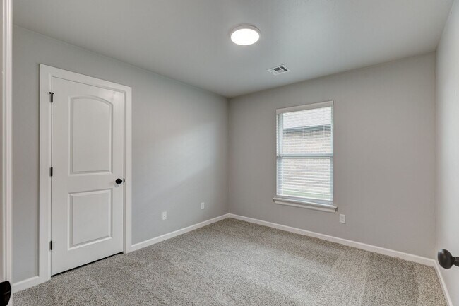 Building Photo - 634 Juniper St