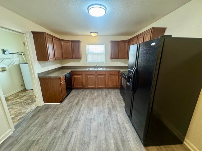 Building Photo - 1824 Kansas Ave