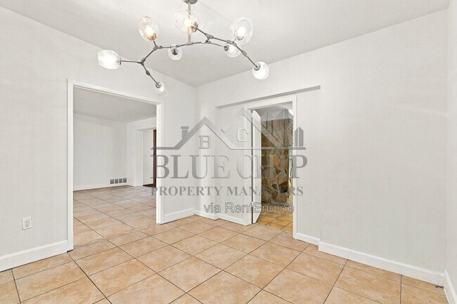 Building Photo - 6714 Nina Rosa Dr