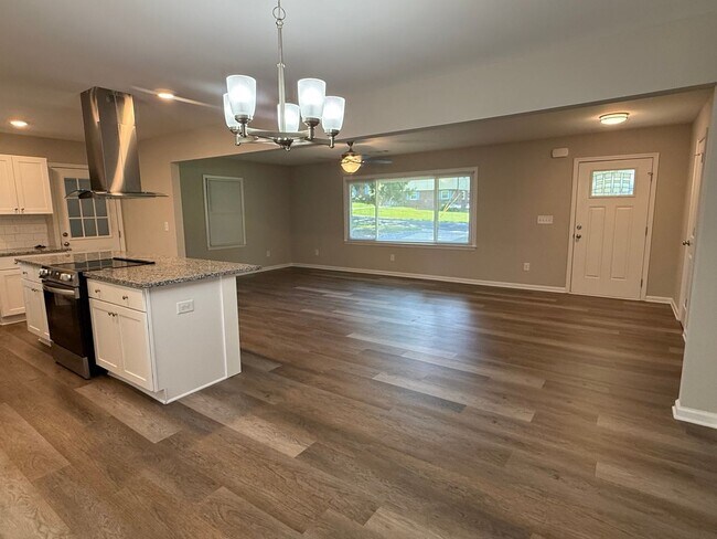 Building Photo - 3 Bedrooms, 2 Bathrooms - Home in North Rome!