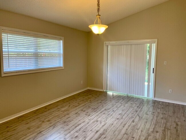 Building Photo - Longwood - 3 Bedroom, 2 Bathroom - $2,325.00