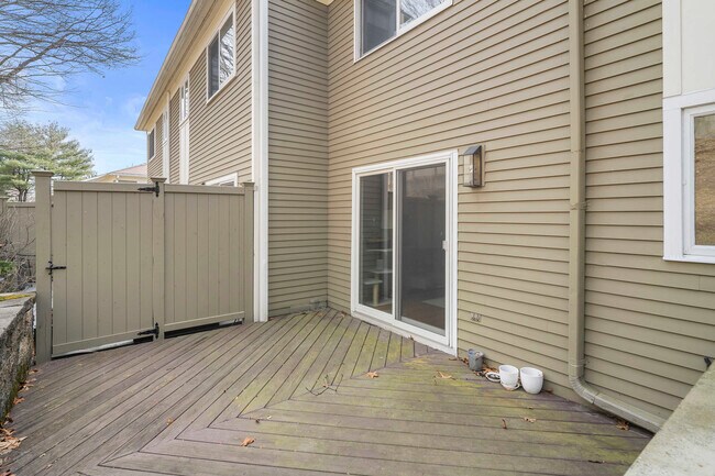 Building Photo - 248 Kenrick St