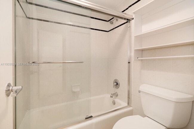 Building Photo - 100 Lincoln Rd