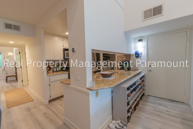 Building Photo - Spectacular 2 Bedroom, 2 Bath Condo with L...