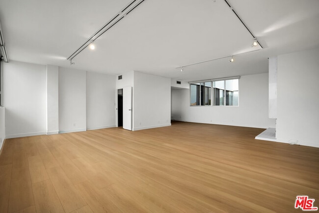 Building Photo - 17352 Sunset Blvd
