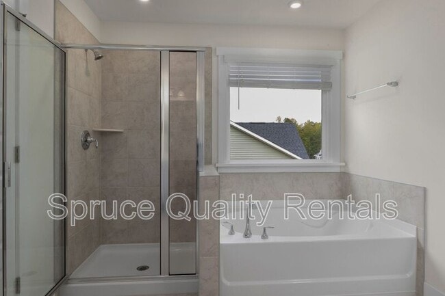Building Photo - 4004 Upshur Ct