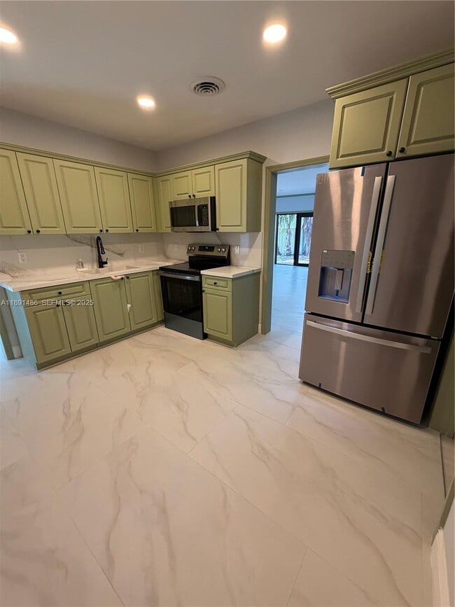 Building Photo - 2120 SW 84th Ave