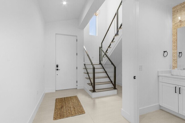 Building Photo - 678 95th Ave N
